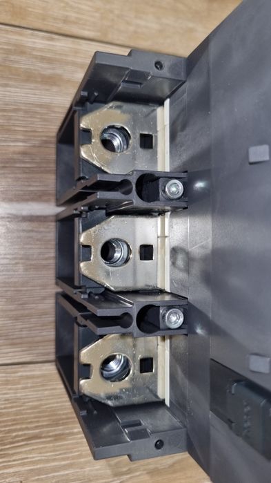 Контактор 160кВт,220в,330А Schneider electric