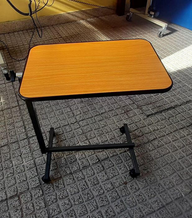 Mesa refeições para pessoas doentes e acamadas