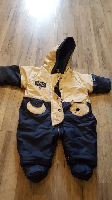 детские комбинезоны и курточки  от0 до 6месяцев.