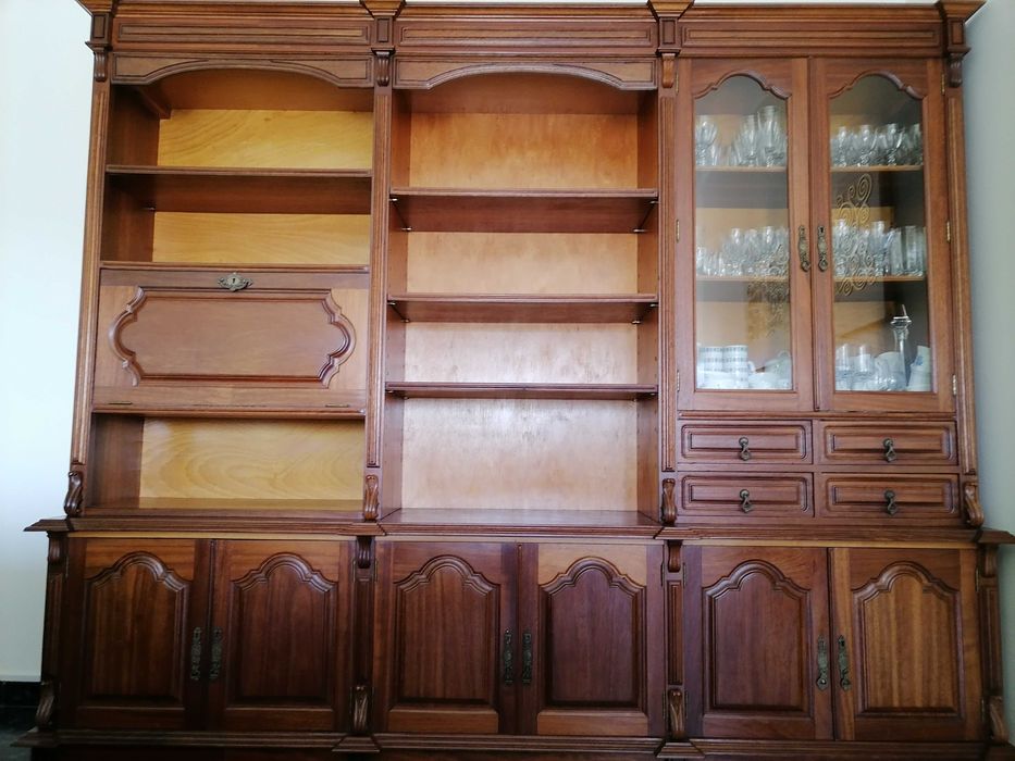 Móvel de sala em madeira de cambala