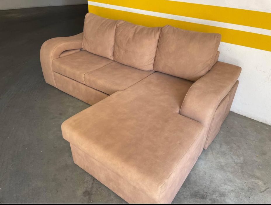 Sofa com chaise longue + 4 bancos