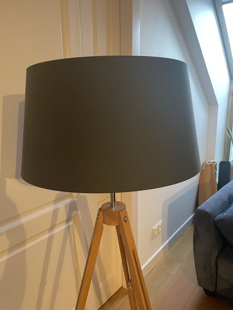 Lampa podłogowa tripod