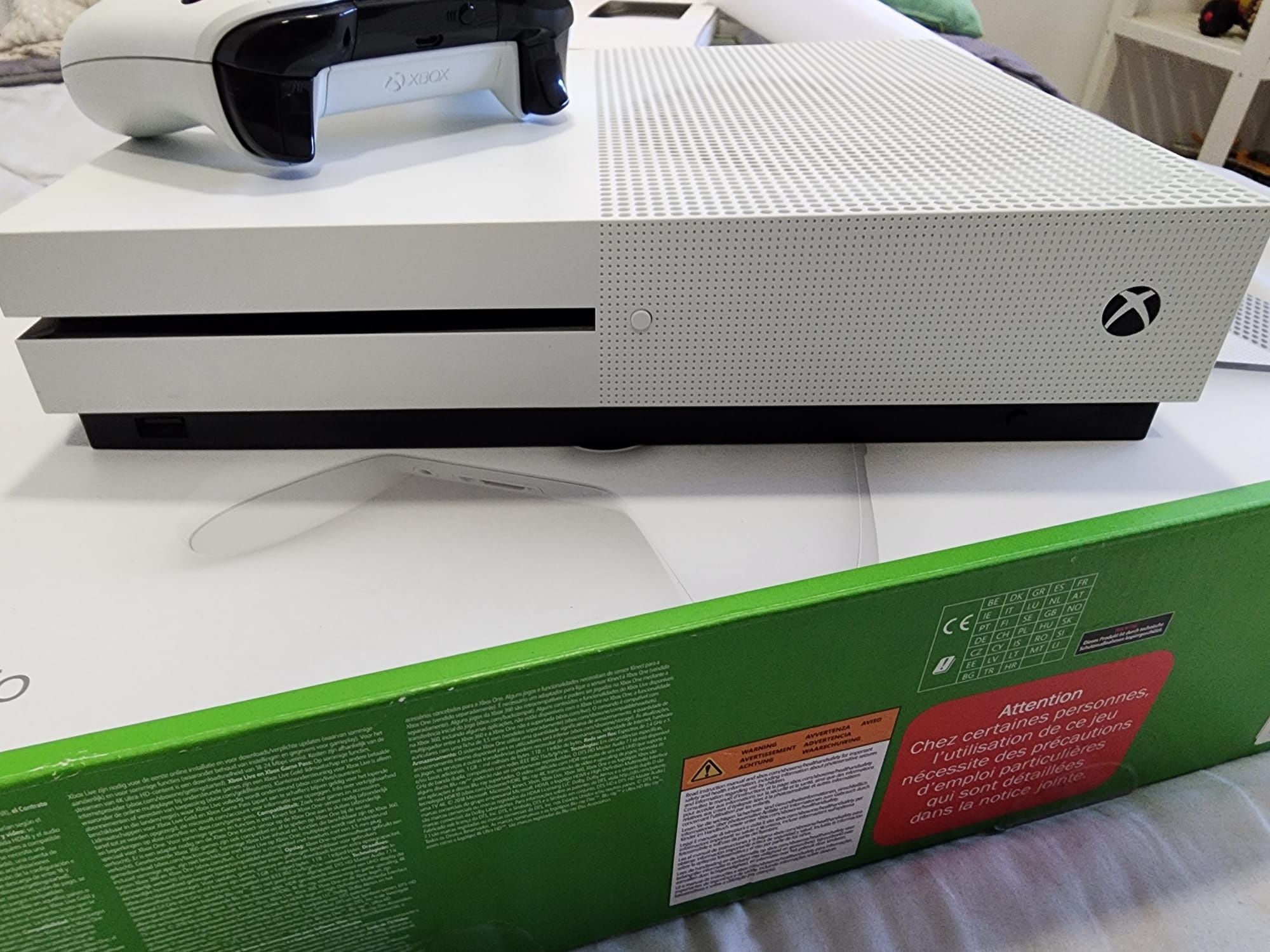 Xbox One S com comando