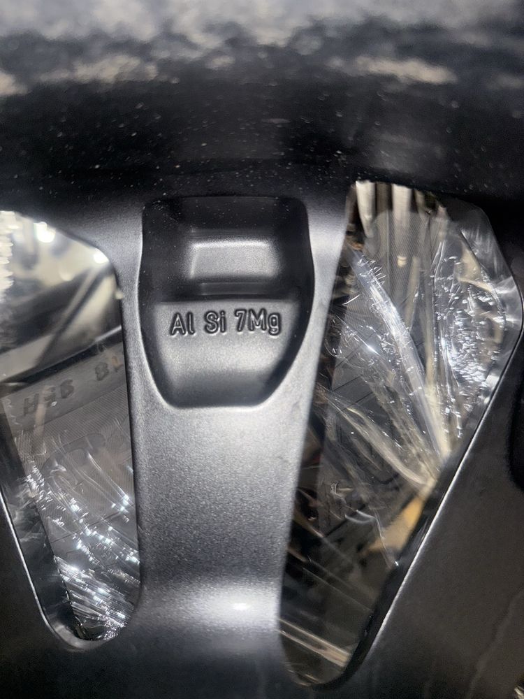 Alufelgi z oponami Lexus UX R18 Runflat