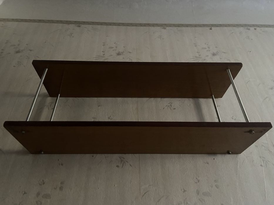 Полка книжная настенная, СССР либо 90-е, ламинированное ДСП.