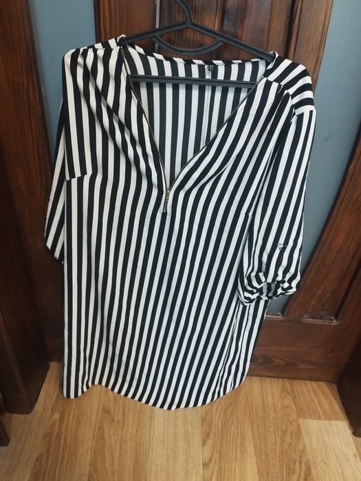 Отдам бесплатно женские платья р.46-50