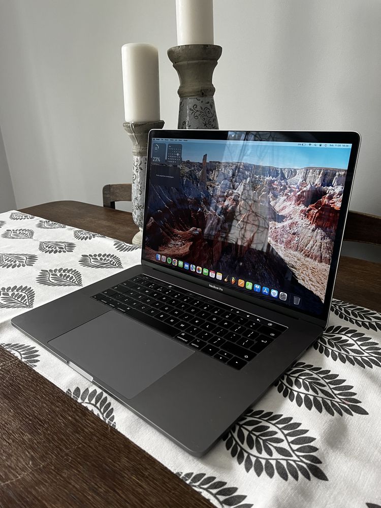 Laptop Apple MacBook Pro 15,5” i7-9 gen 16gb ram 256 gb