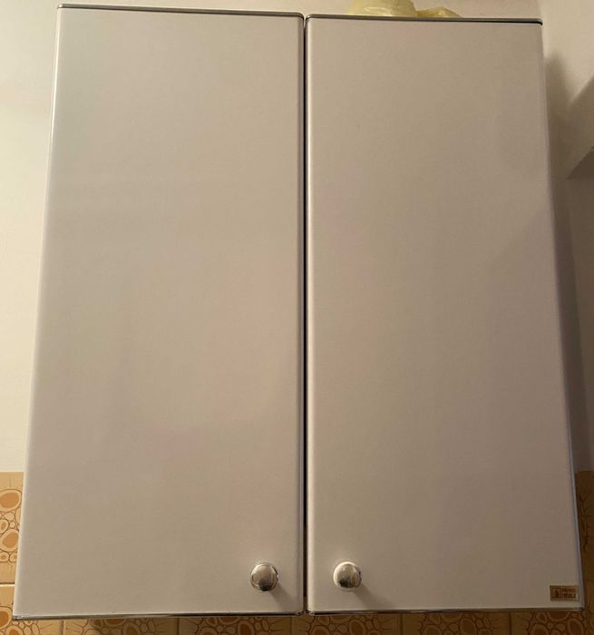 szafki łazienkowe w białym kolorze