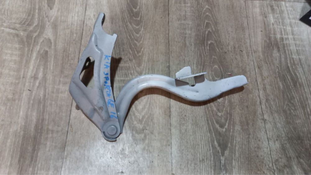 Петля капота левая на Кiа Sportage 3 (2010-2015)