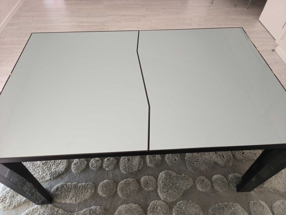 Conjunto de jantar (mesa, aparador e tapete)