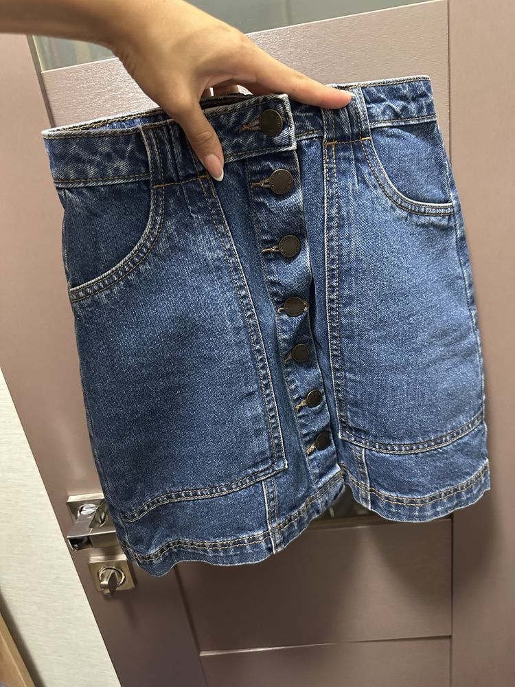 Спідниці Stradivarius Xs
