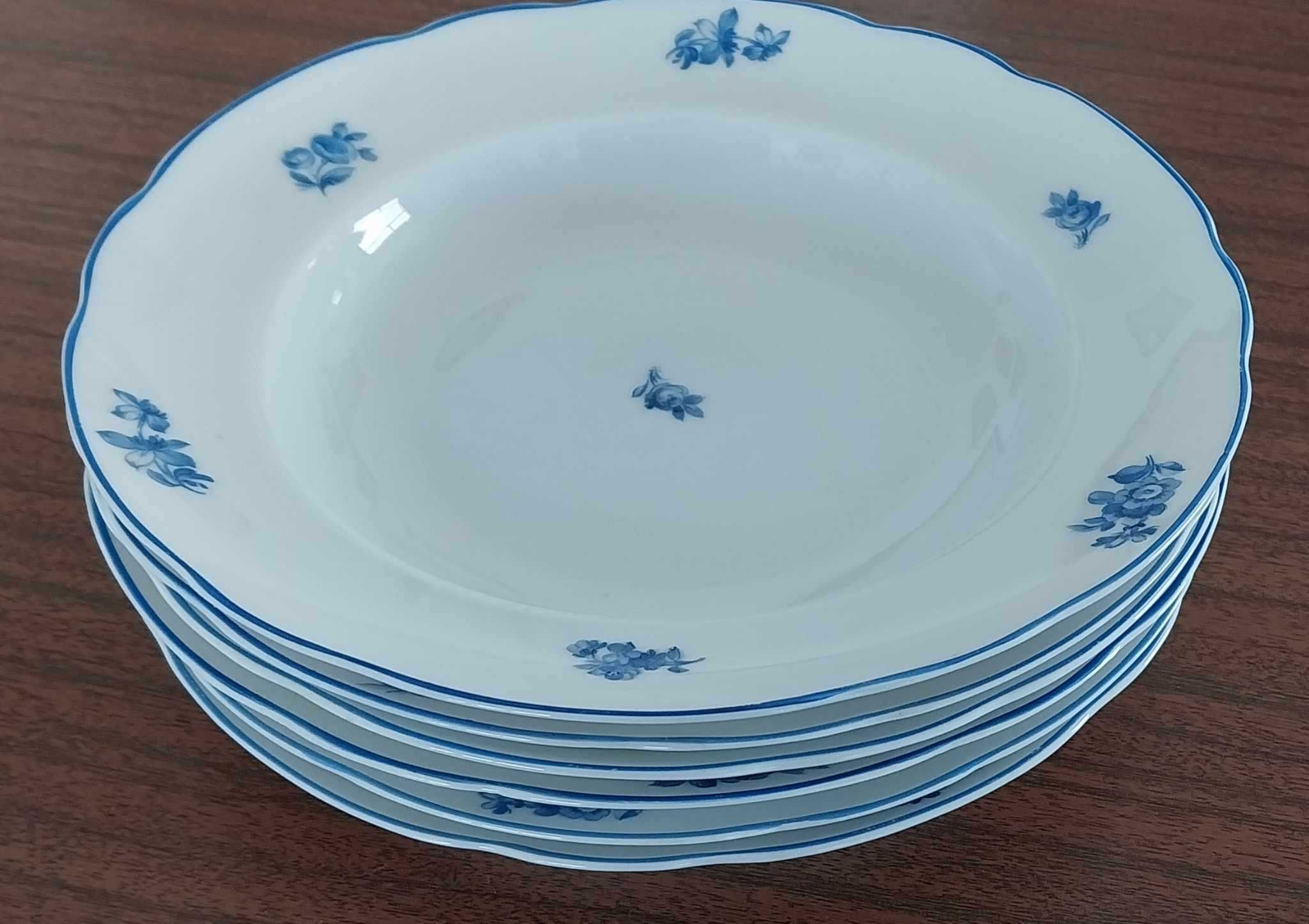 6 Pratos "Rasos em porcelana "Vista Alegre, anos 1922 / 1947