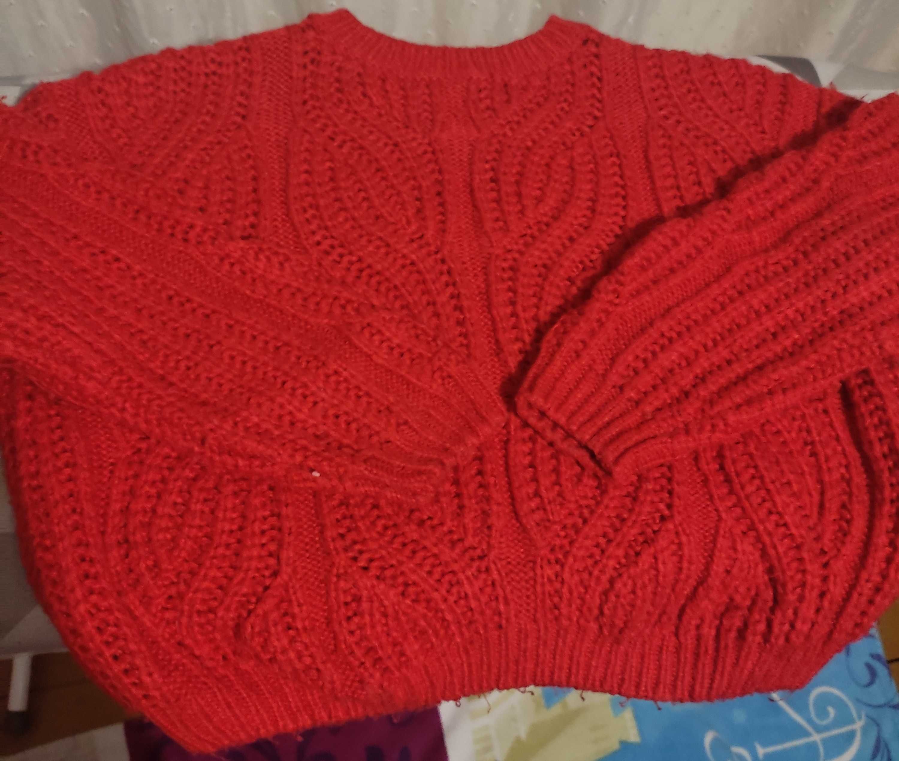 Czerwony  sweter