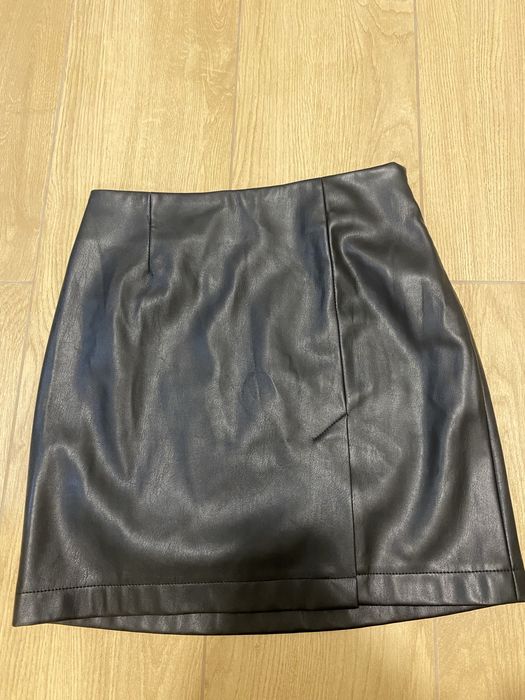 Спідниця з еко-шкіри на замку, розмір хс-с