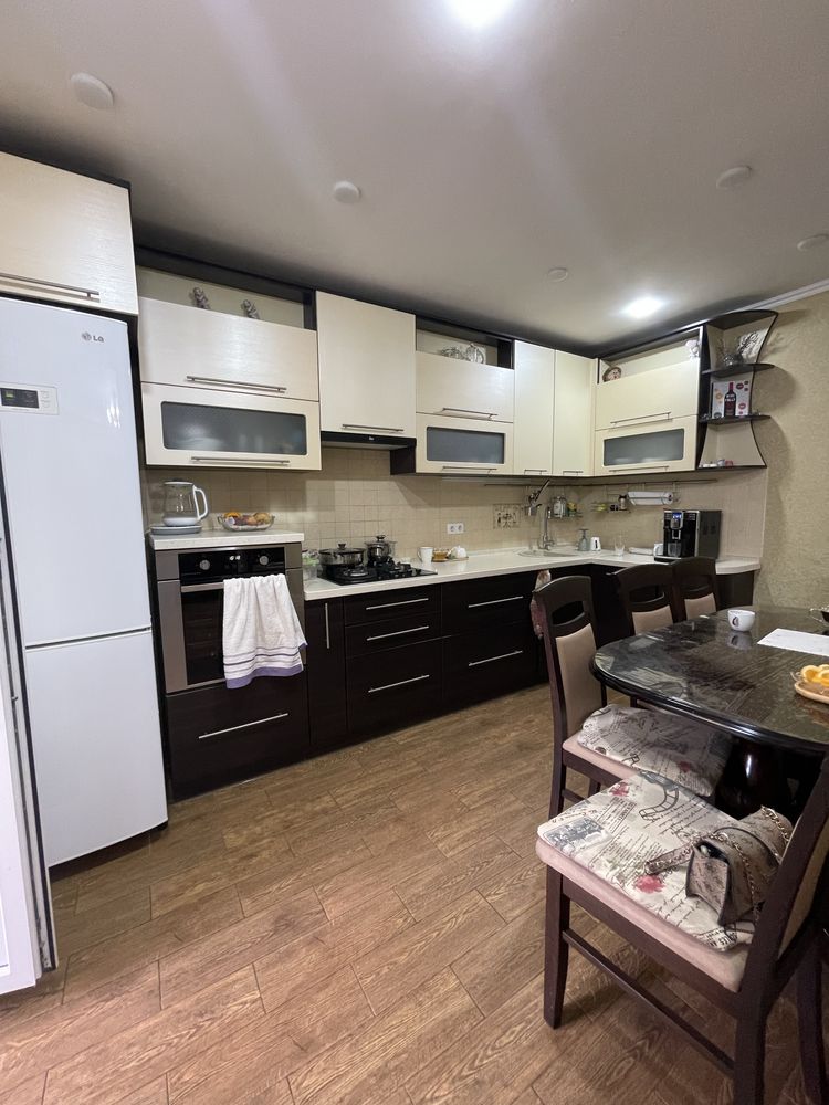 Продажа 3к.кв.Ц.Рынок дом кирпич новой постройки !