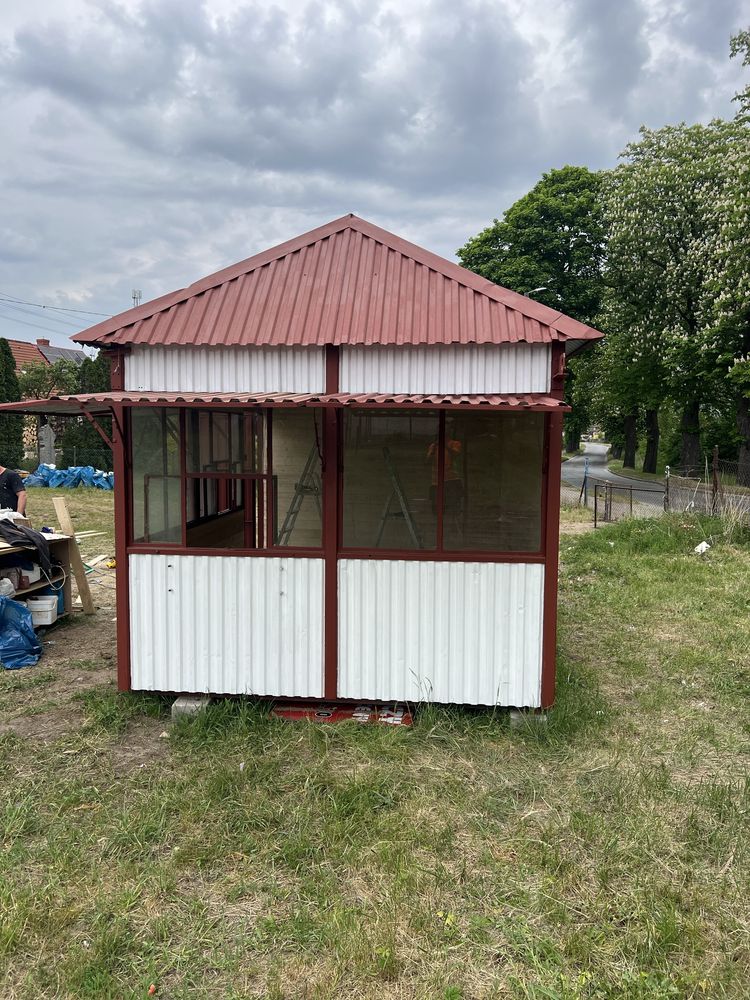 Kiosk pawilon kontener handlowy po remoncje .