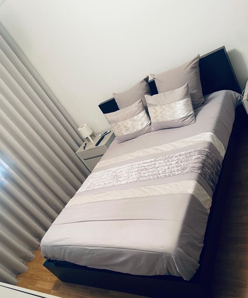 Cama de casal como nova