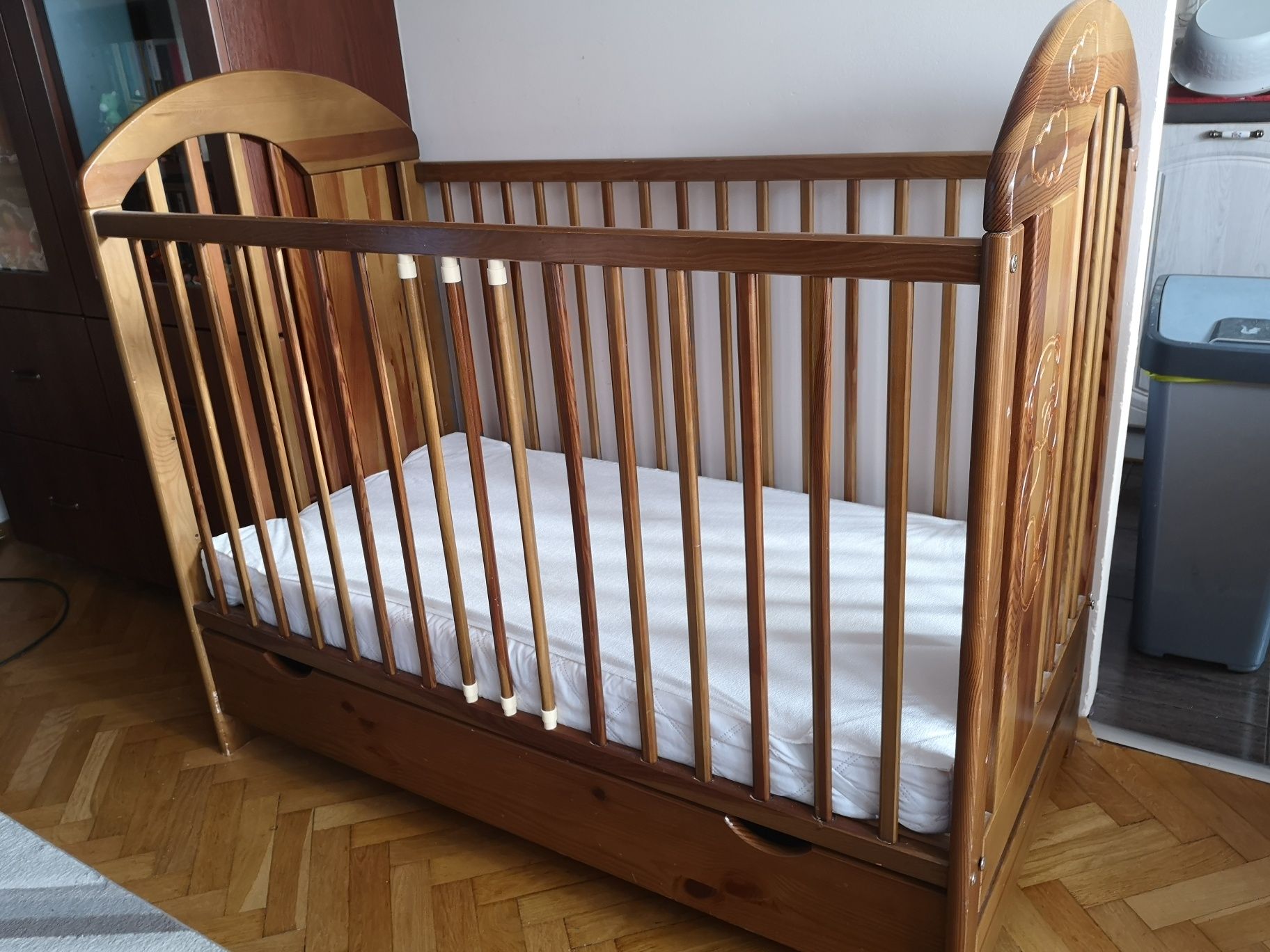 Łóżeczko dziecięce z szufladą