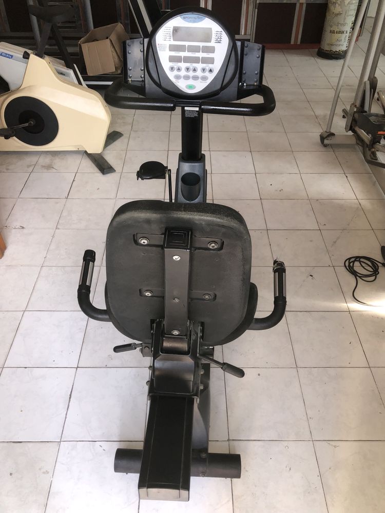 Bicicleta Estática SportsArt 5150R – Profissional e Autoalimentada