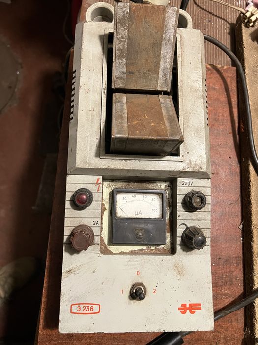 Пристрій для повірки стартерів авто, якорів