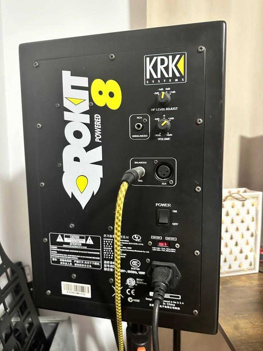KRK Rokit 8 (в дерев'яному корпусі)