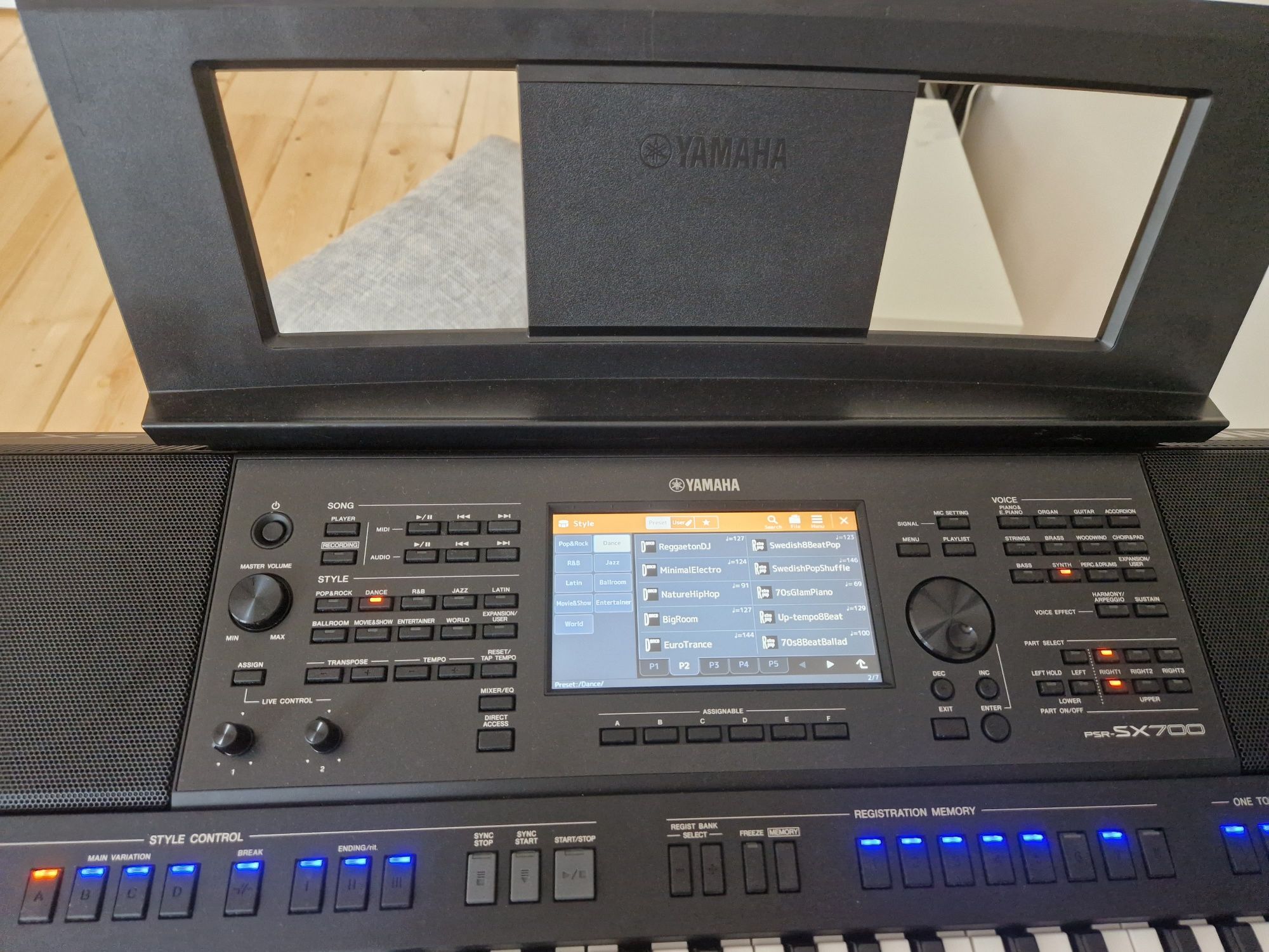 Продам Yamaha psr sx700