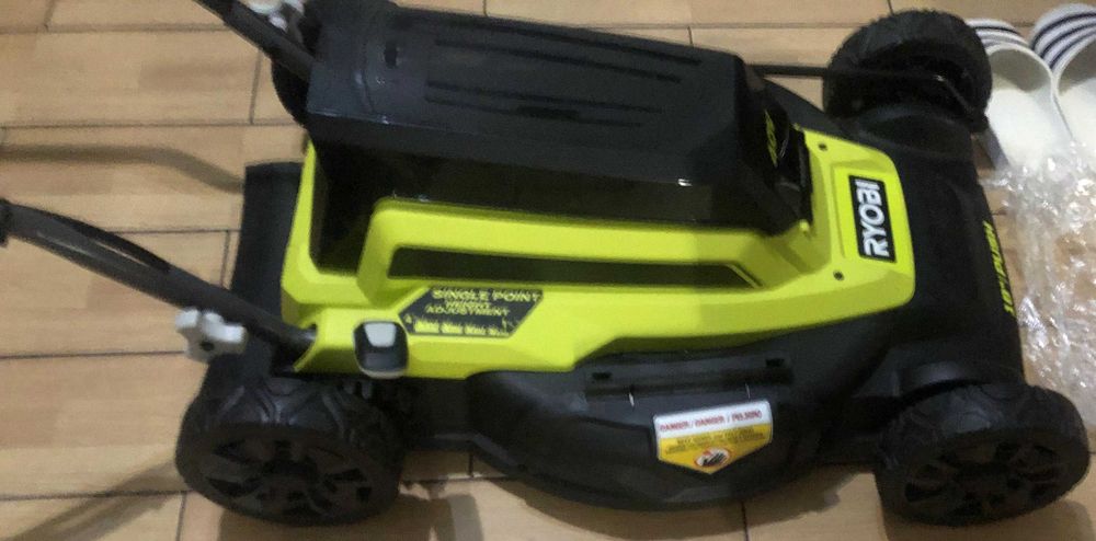 Акція Нова газонокосарка за 30% ціни Ryobi RY401101 (36LMM46A-140) США