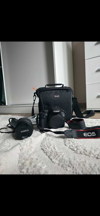 Lustrzanka cyfrowa CANON EOS 2000D + Obiektyw