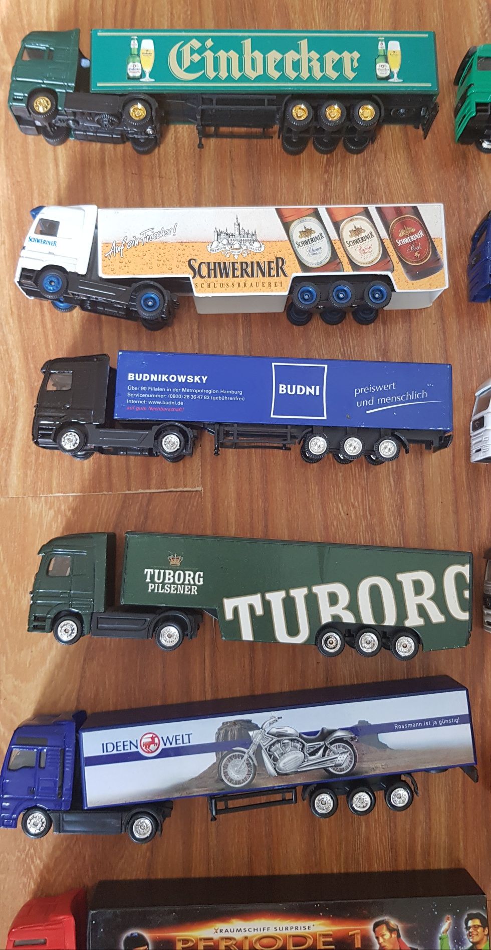 Kolekcja modeli pojazdów z reklamą