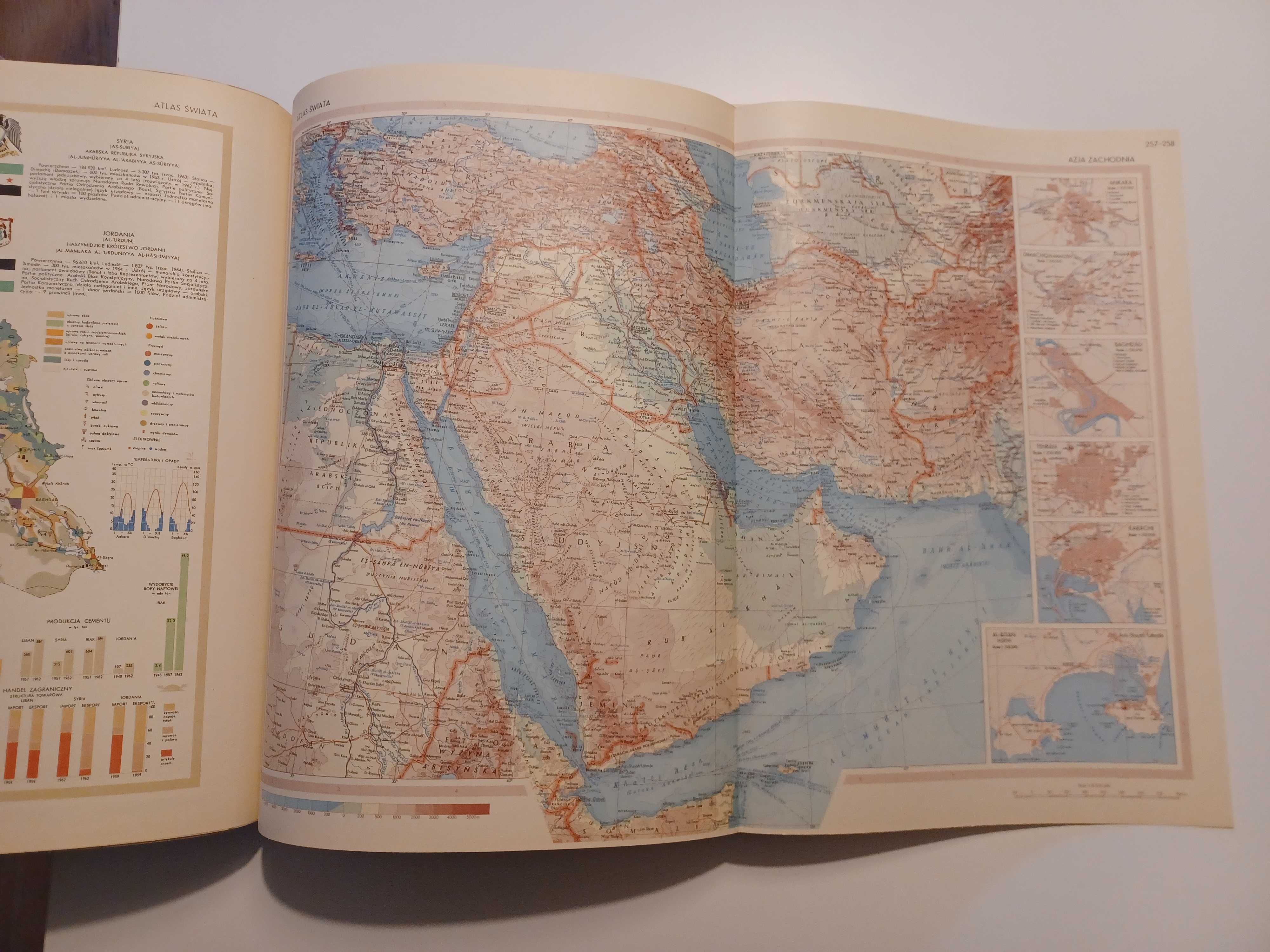 Atlas Świata PWN - wydanie 1962 - stan bdb./kompletny