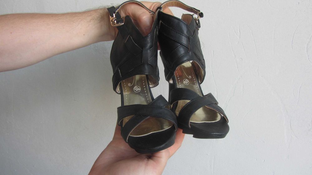 Почти новые туфли на шпильке, стелька 25 см