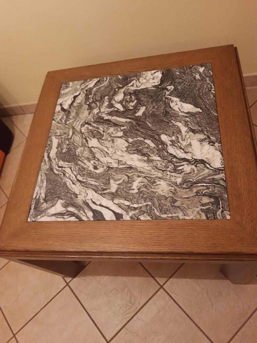 Stolik kawowy z blatem kamiennym