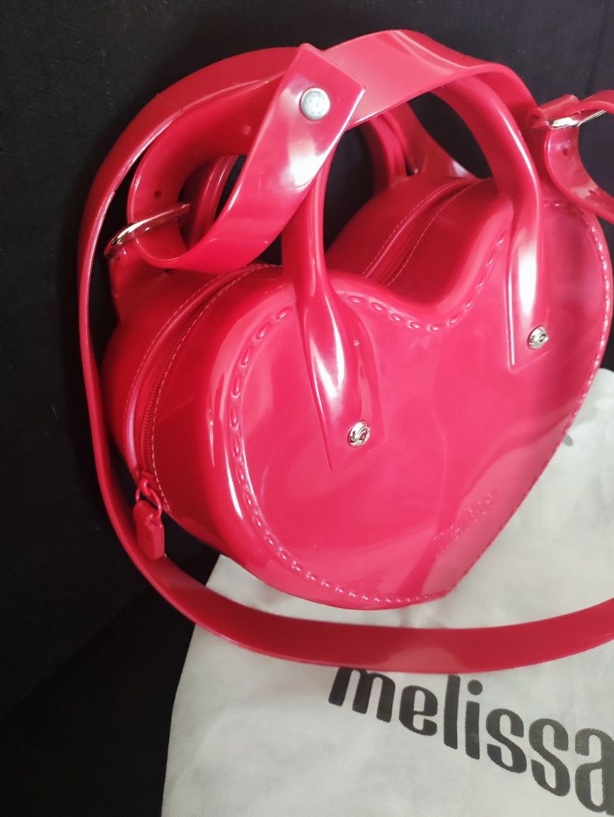 Melissa Heartbeat Bag
VERMELHA