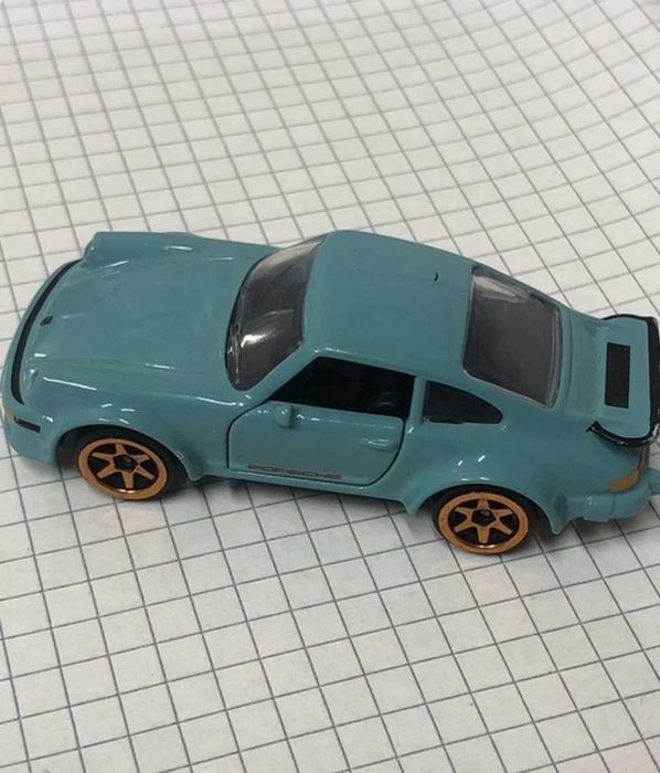 Модель автомобіля Porsche 934