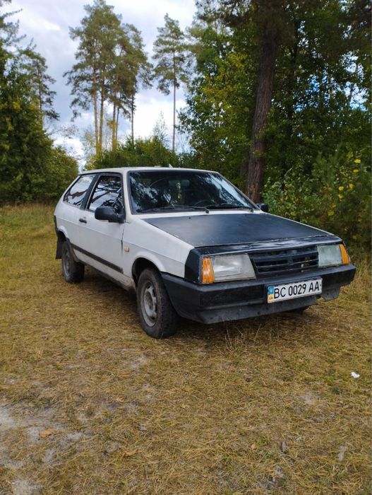 ВАЗ 2108 на повному ходу