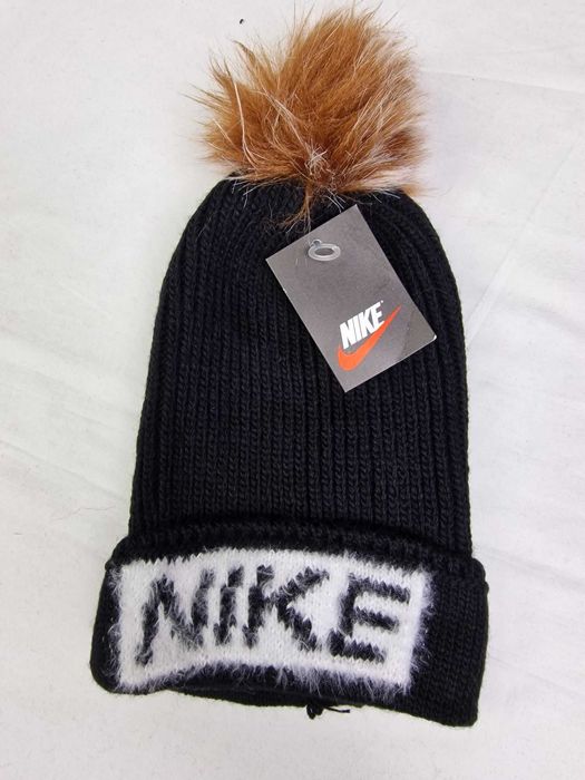 Czapki zimowe różne rodzaje Guess Nike czapka