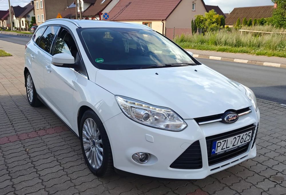 Ford Focus Ford Focus 2.0TDCi 140KM Bi-Xenon Led Navi Asystent pasa Czyta znaki !