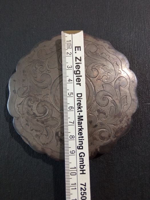 Puderniczka srebrna próba srebra 800. Bardzo stara.