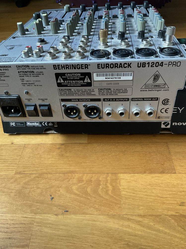 Behningrr UB 1204 Pro