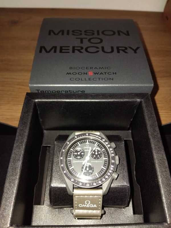 Moonswatch Mercury Omega x Swatch SO33A100