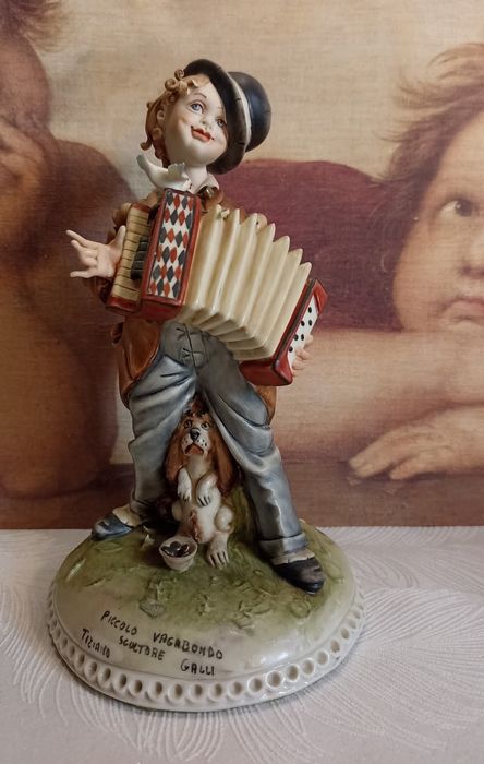 статуэтку Маленький бродяга