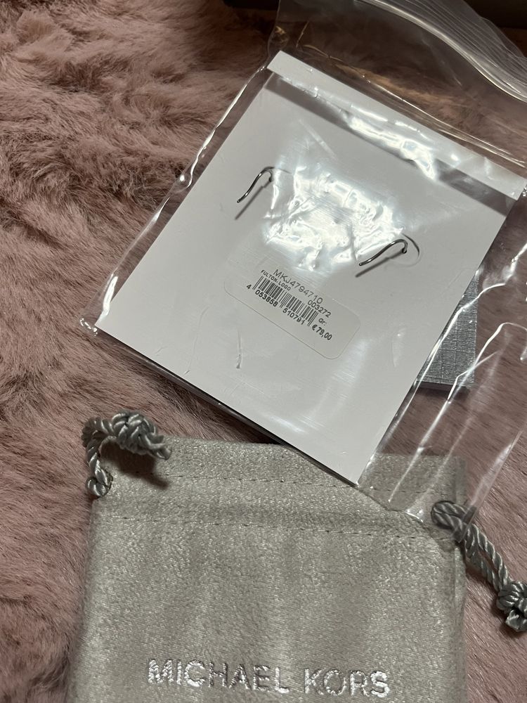 Michael Kors kolczyki Logo MK wiszące brilliance zlote pudełko