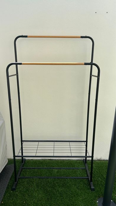 Cavalete duplo Artemis em metal arara de roupas