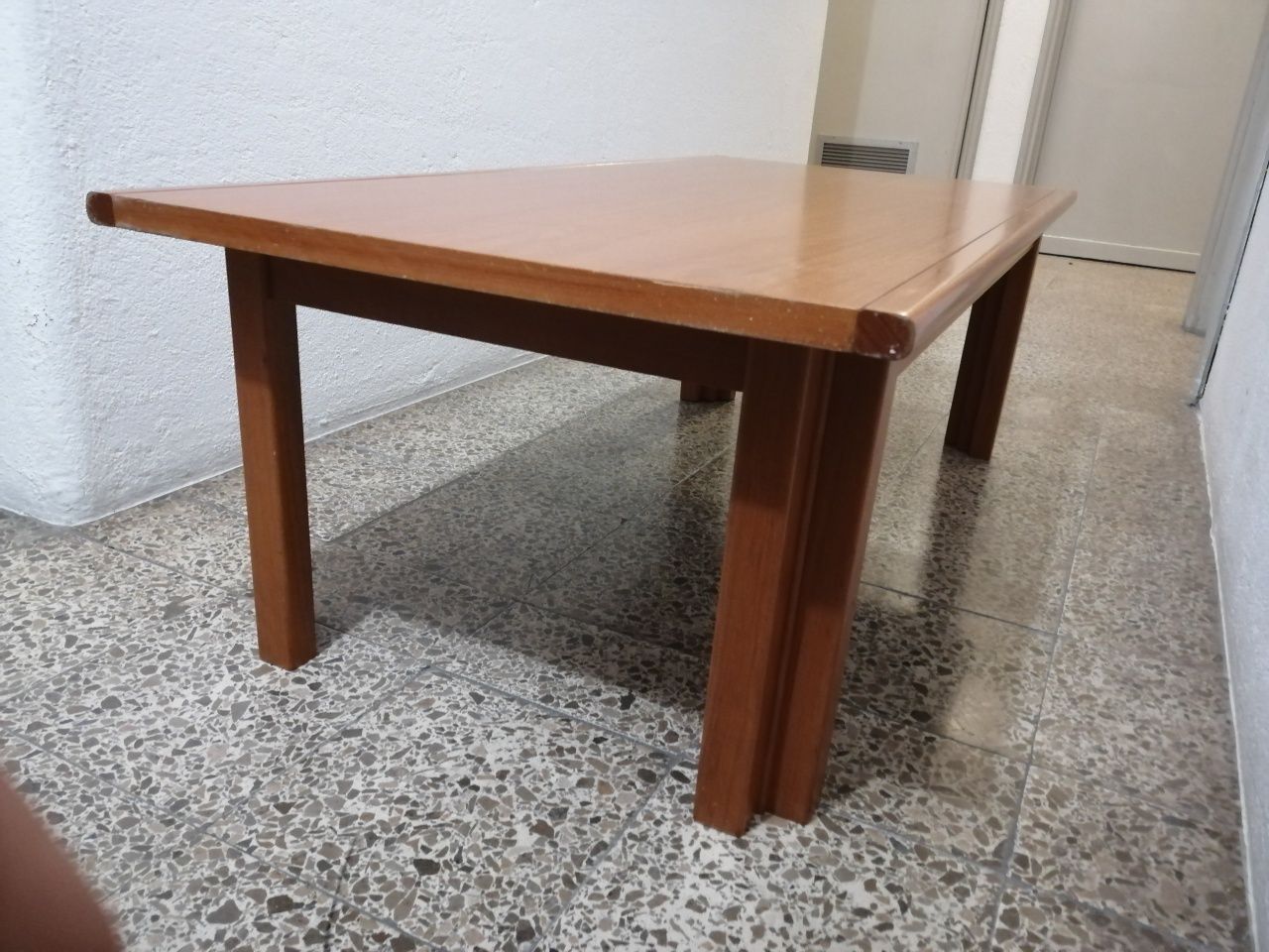 Mesa de centro em cerejeira