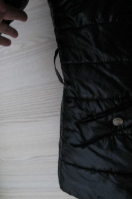 czarna kurtka 140 dziewczynka taliowana kaptur ciepła zimowa zapinana