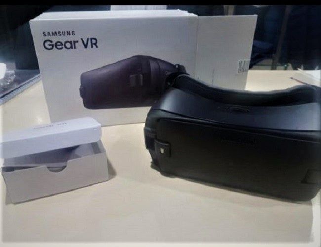 Очки виртуальной реальности Samsung Gear VR SM R323