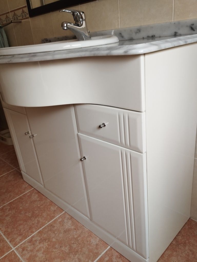 Móvel WC com lavatório