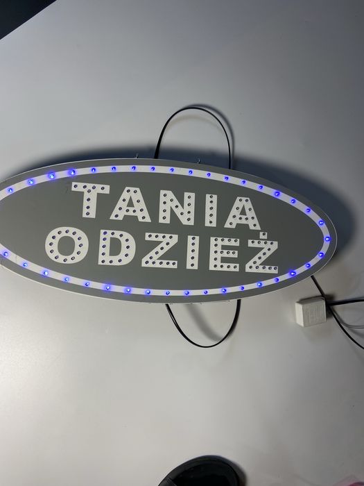 Reklama rablica  świetlna na okno Tania odzież