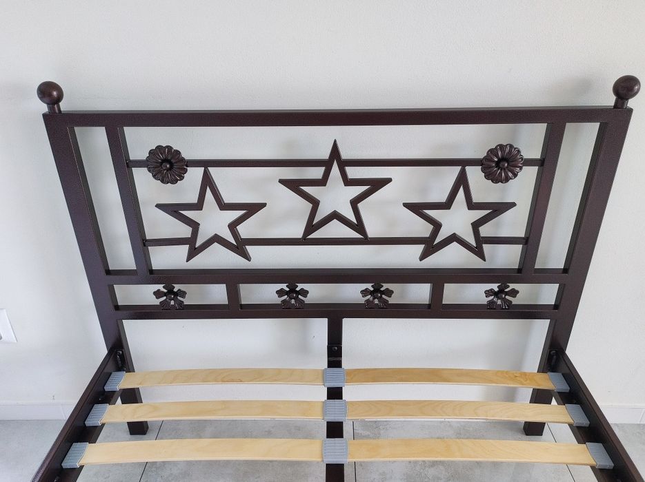 Łóżko metalowe dziecięce dla dziewczynki 120x200.