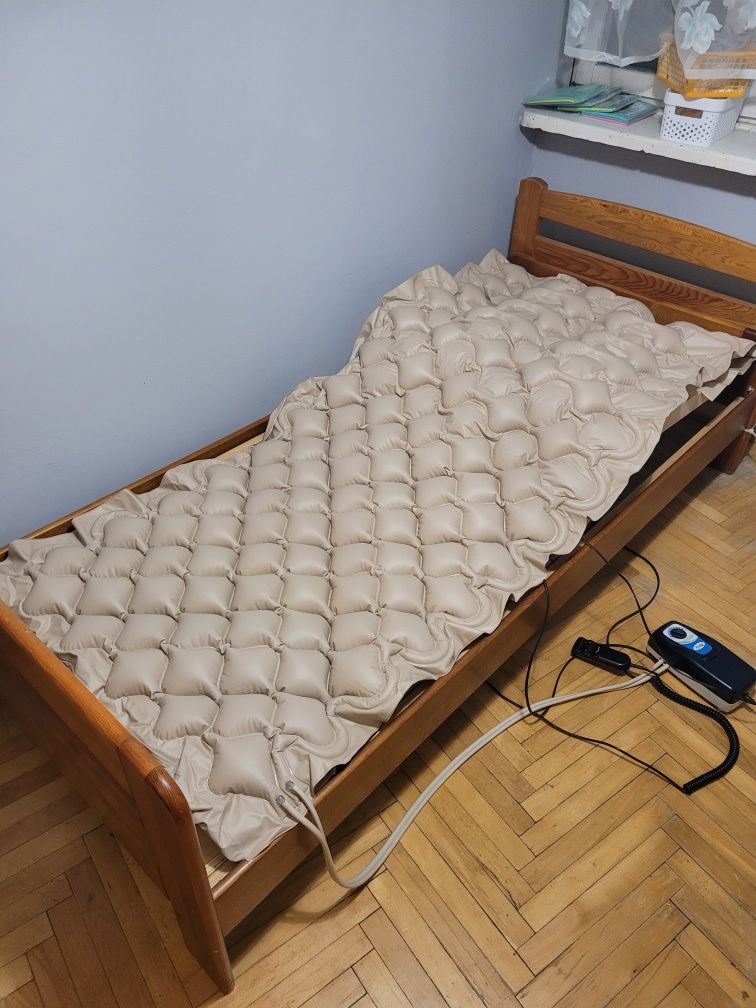 Łóżko rehabilitacyjne (ortopedyczne) z materacem przeciwodleżynowym